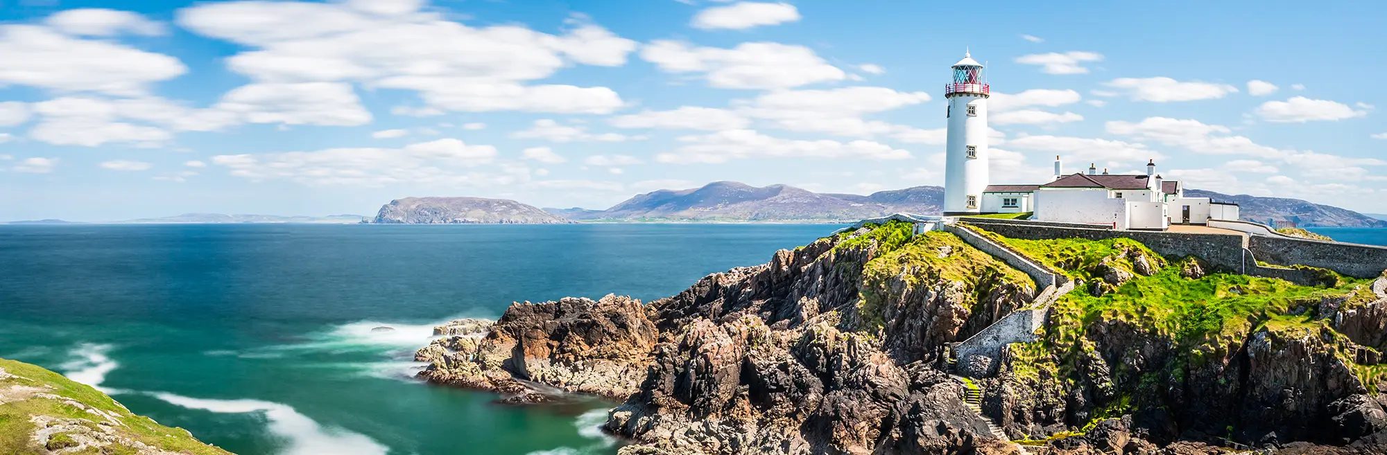 anno all'estero in Irlanda - paesaggio con faro